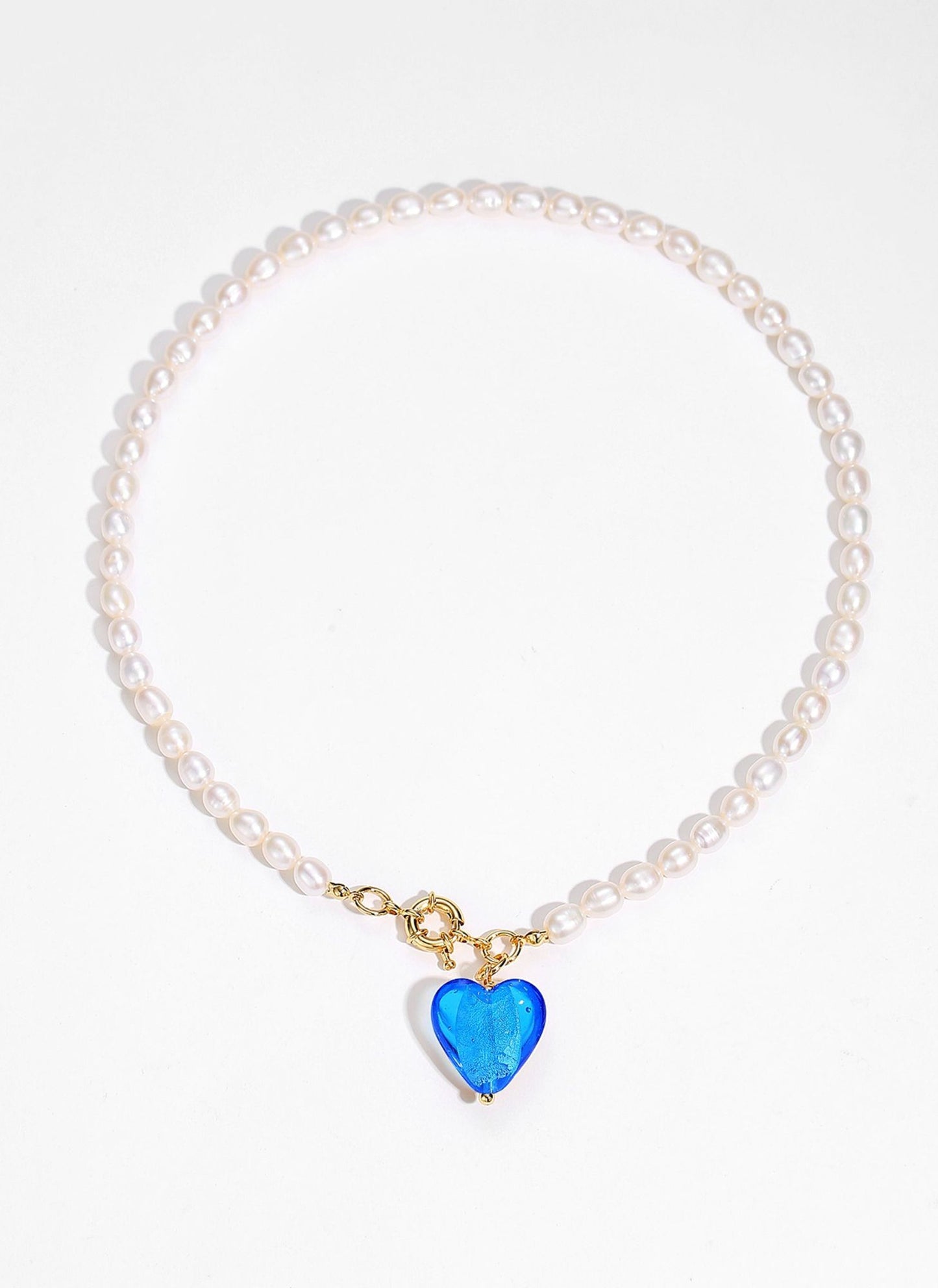 Collier pendentif cœur en émail bleu ciel Esmée avec perles