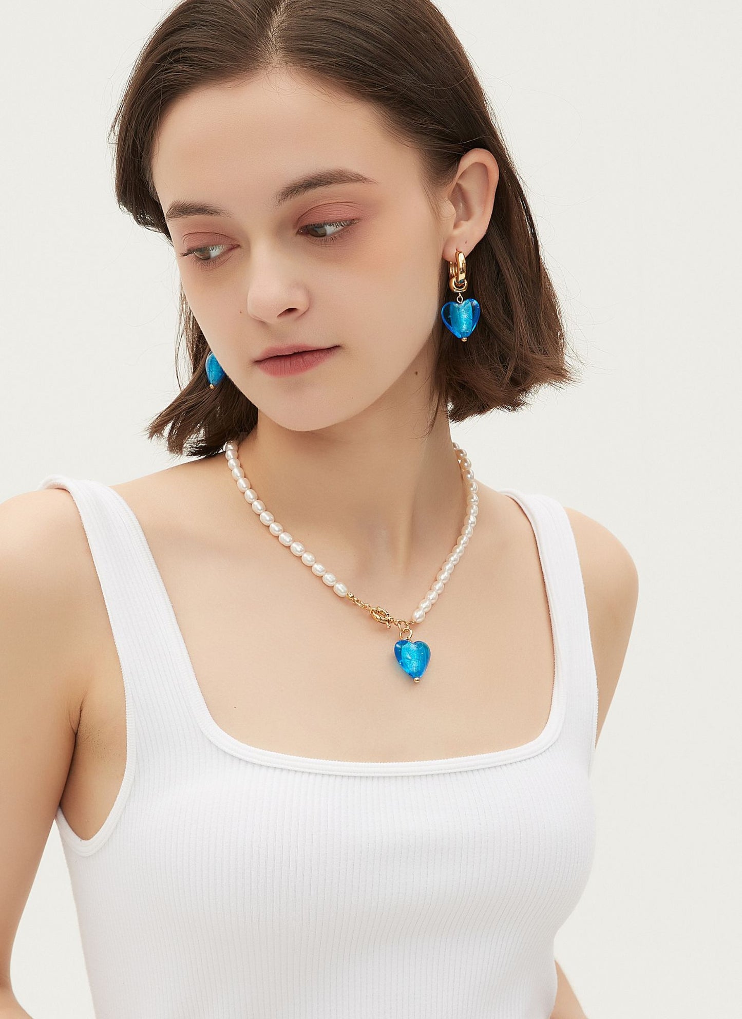Collier pendentif cœur en émail bleu ciel Esmée avec perles