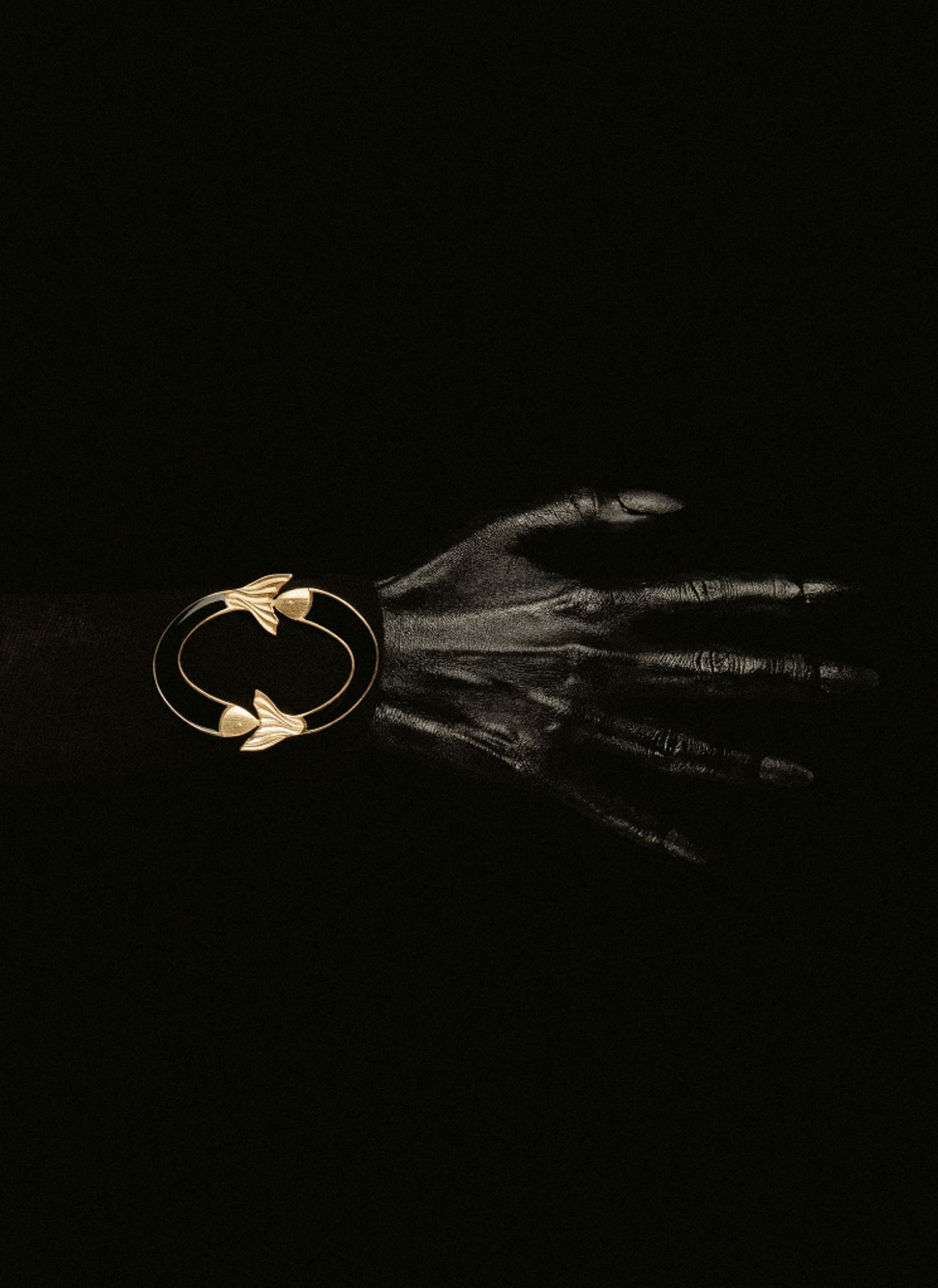 Pisces bracelet (with black details)