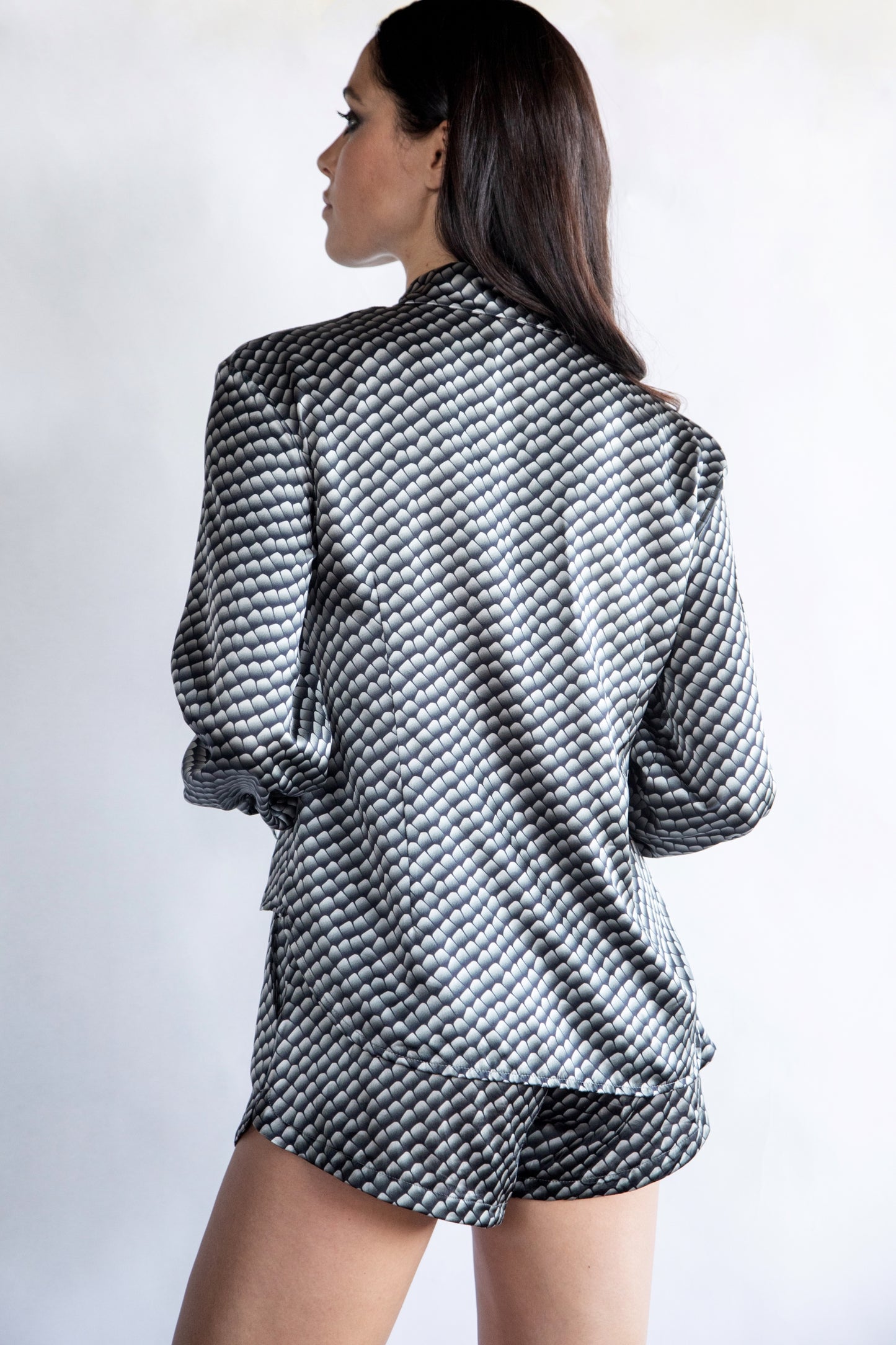 Printed shirt in 100% silk with "Black Reptile" motif
